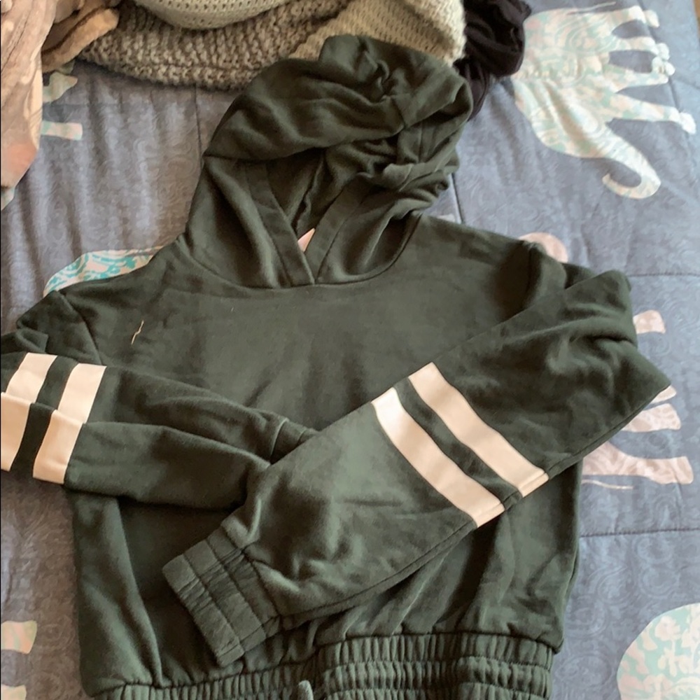 Green cropped hoodie
